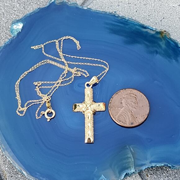 14K Yellow Gold Diamond Cut Cross Pendant Link Necklace - Picture 3 of 13